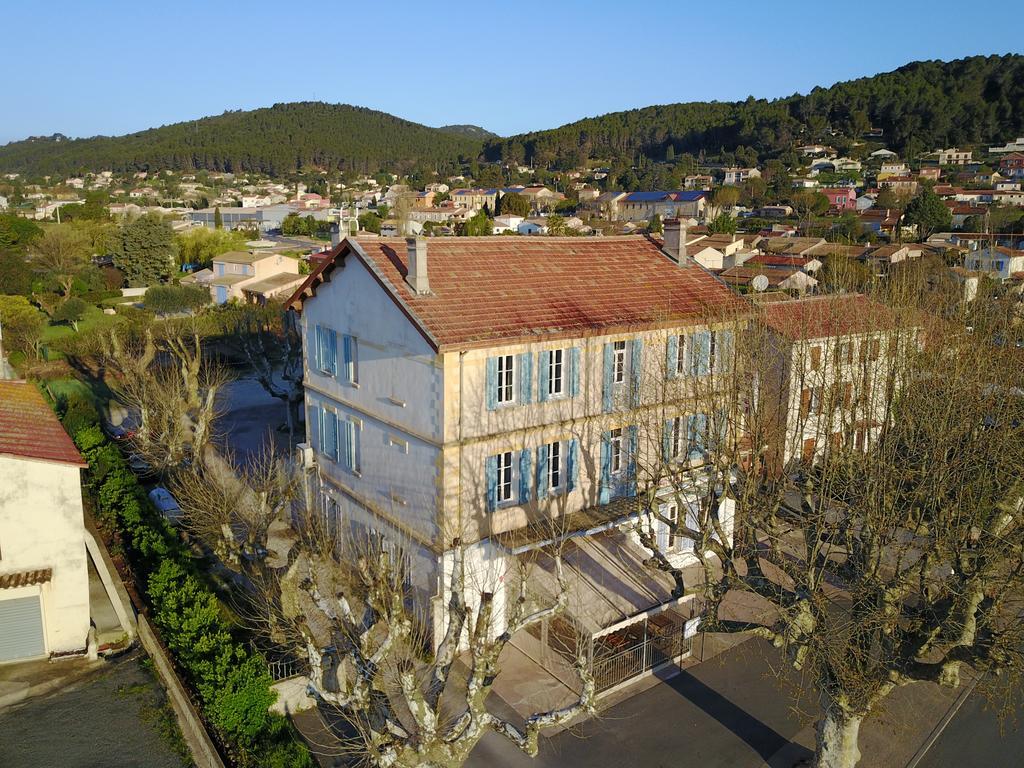 Hotel Restaurant Le Castel Fleuri Carnoules  Exterior foto