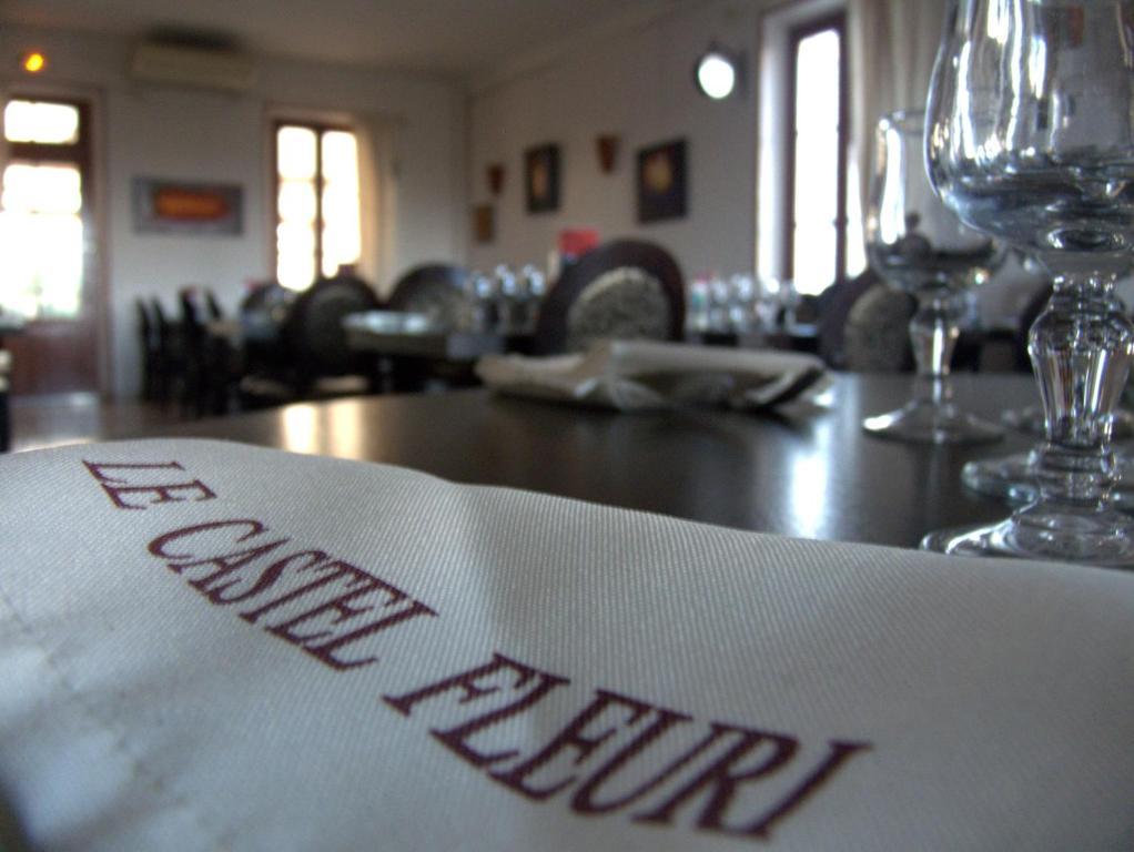 Hotel Restaurant Le Castel Fleuri Carnoules  Exterior foto