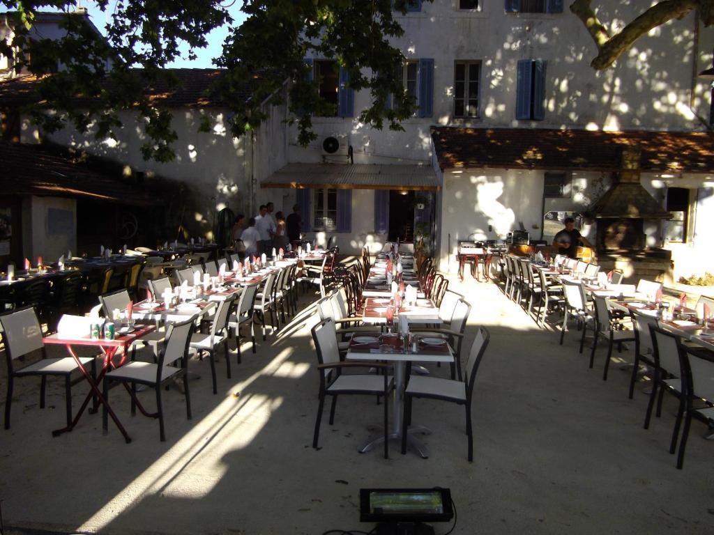 Hotel Restaurant Le Castel Fleuri Carnoules  Exterior foto